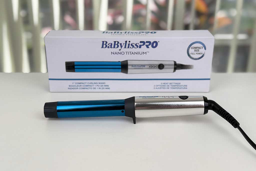 Compact 1-inch BaBylissPRO Nano Titanium Curling Wand photographed at BeautiLAB Studio.