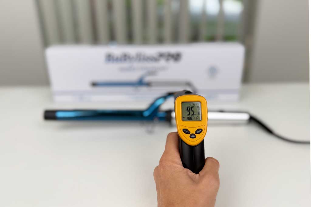 Infrared thermometer pointed at the finger grip, reading 95°F.