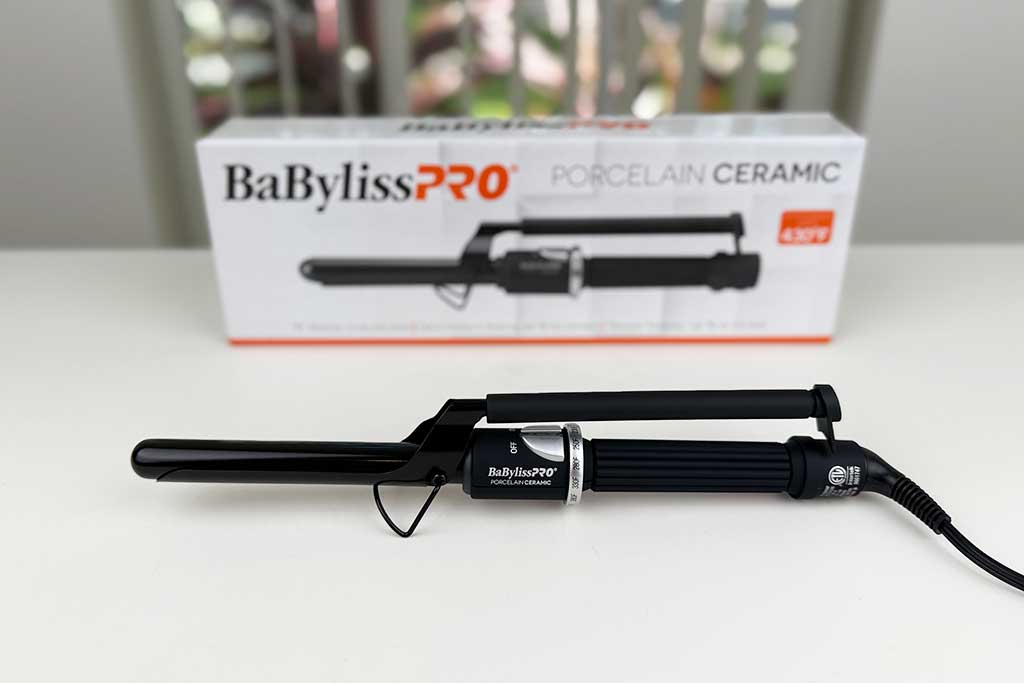BaBylissPRO-Porcelain-Ceramic-Marcel-Curling-Iron-review-featured BaBylissPRO Porcelain Ceramic Marcel Curling Iron photographed at BeautiLAB Studio, tested for temperature stability and curl control.