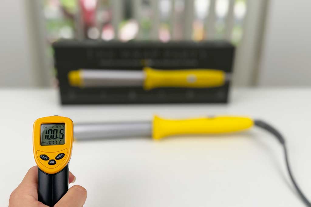 Thermometer pointed at the cool tip, reading 100°F.