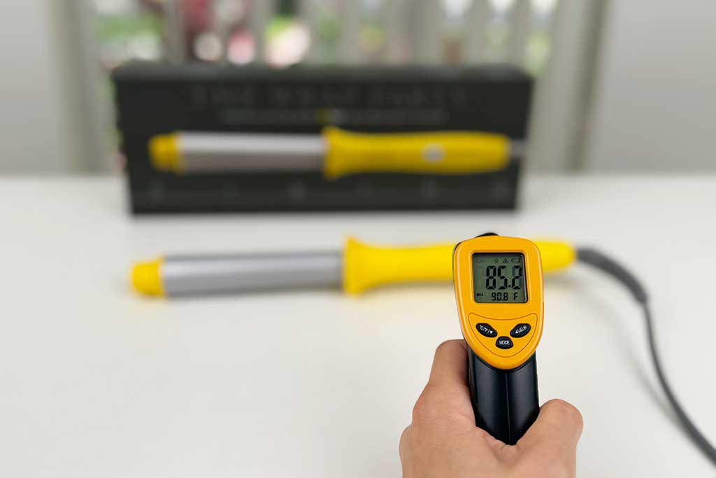 Thermometer measuring 85°F on the handle.