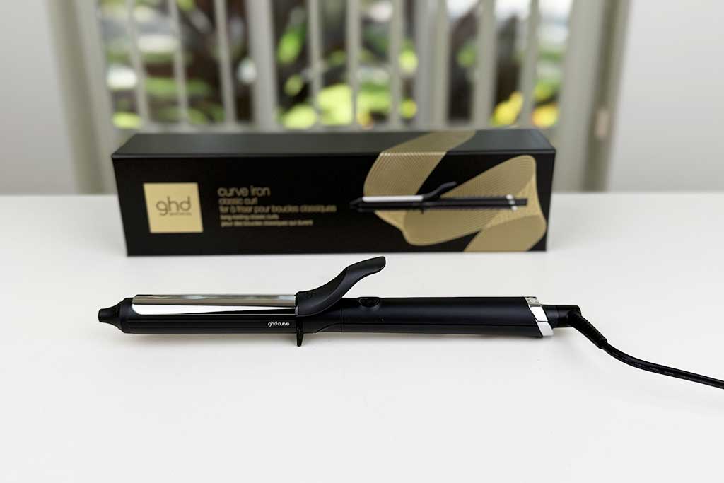 GHD-Classic-Curl-Curling-Iron-review-featured GHD Classic Curl Curling Iron photographed at BeautiLAB Studio, showing its ceramic spring clamp barrel and sleek design.