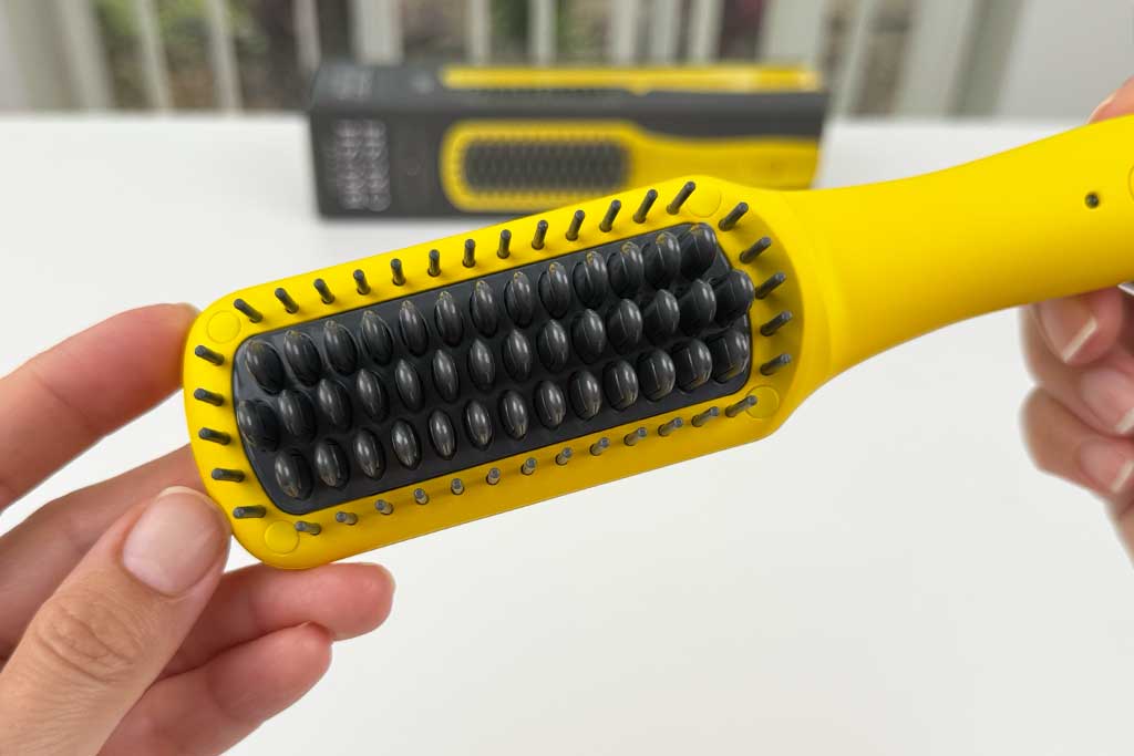 Drybar-The-Baby-Brush-Crush-Mini-Straightening-Brush-close-up Drybar-The-Baby-Brush-Crush-Mini-Straightening-Brush-close-up