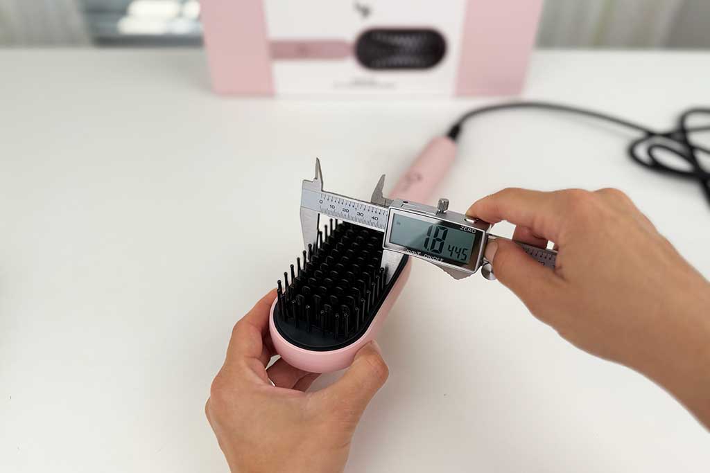 LANGE-HAIR-Mane-Pass-Brush-section-width LANGE-HAIR-Mane-Pass-Brush-section-width