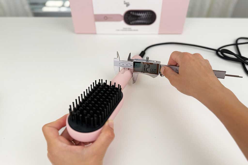 LANGE-HAIR-Mane-Pass-Straightening-Brush-handle-width LANGE-HAIR-Mane-Pass-Straightening-Brush-handle-width