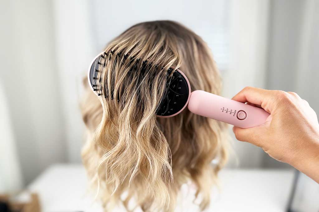 LANGE-HAIR-Mane-Pass-Straightening-Brush-tested-on-human-hair LANGE-HAIR-Mane-Pass-Straightening-Brush-tested-on-human-hair
