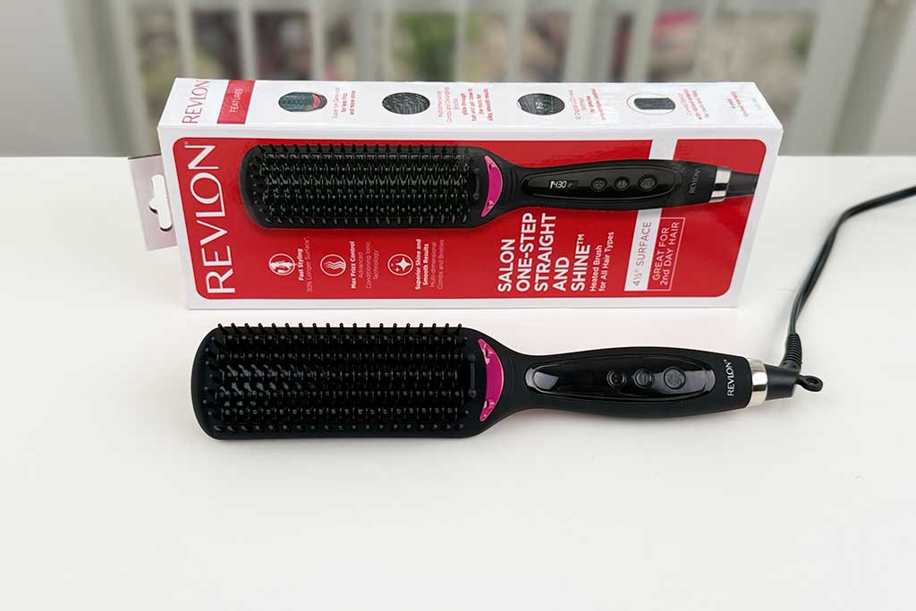 Revlon Salon-One-Step™-Straight-and-Shine-XL-Heated-Hair-Brush-review-featured Revlon Salon-One-Step™-Straight-and-Shine-XL-Heated-Hair-Brush-review-featured