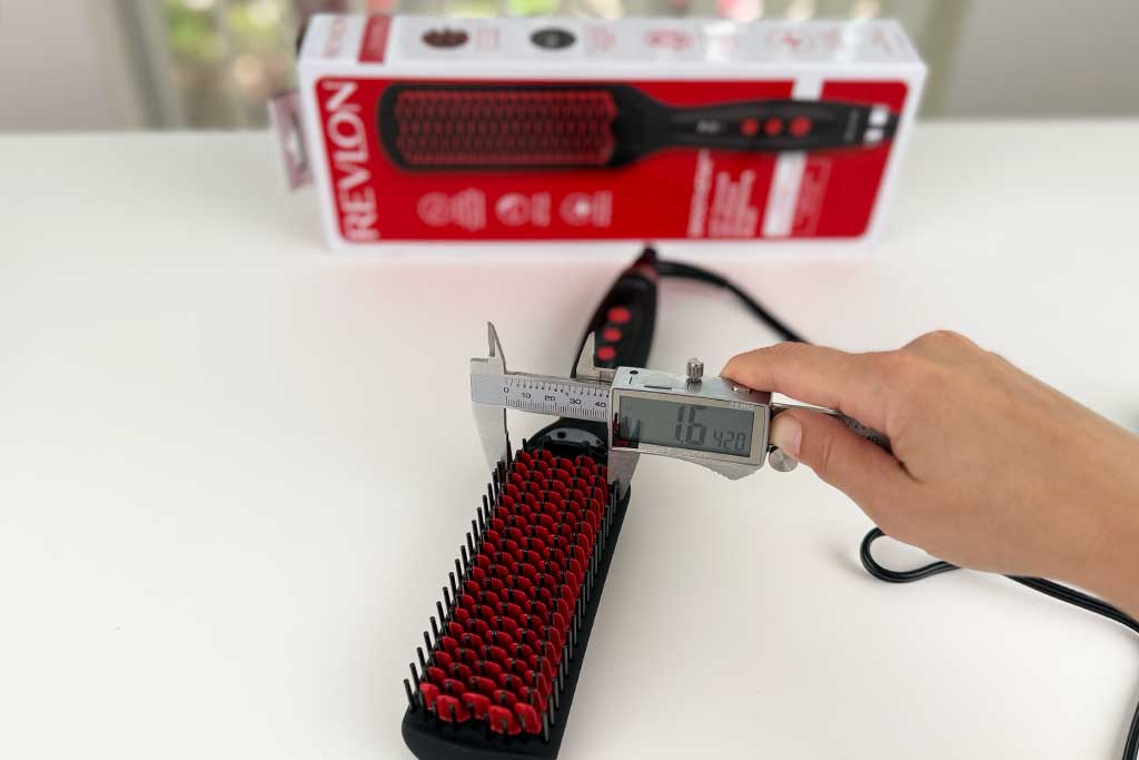 Revlon-SmoothStay-Straightening-Brushs-brush-section-width Revlon-SmoothStay-Straightening-Brushs-brush-section-width