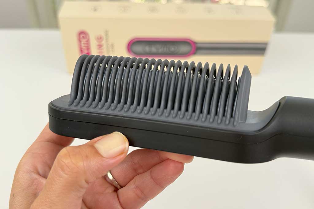 TYMO-Ring-Straightening-Comb-bristle-design-close-up TYMO-Ring-Straightening-Comb-bristle-design-close-up