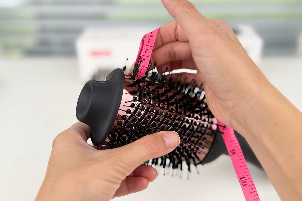 Bristle lengths tested with a flexible ruler: tufted 1 cm, nylon pins 1.9 cm