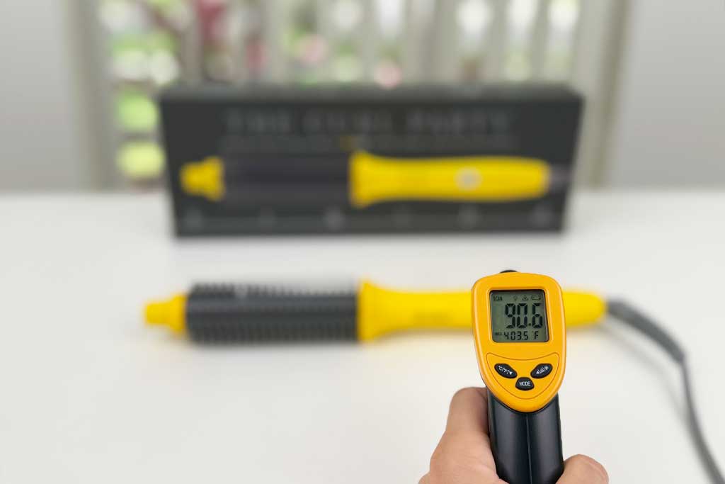 Thermometer on handle at 90°F.