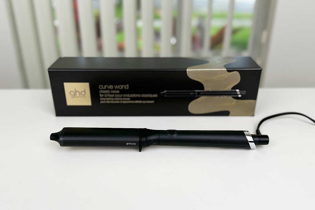 GHD Curve Classic Wave Wand photographed at BeautiLAB Studio, showing its ceramic oval barrel and slim handle design.