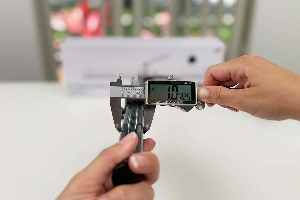 Digital caliper measuring the 1-inch ceramic clamp barrel of the T3 SinglePass Curl curling iron.