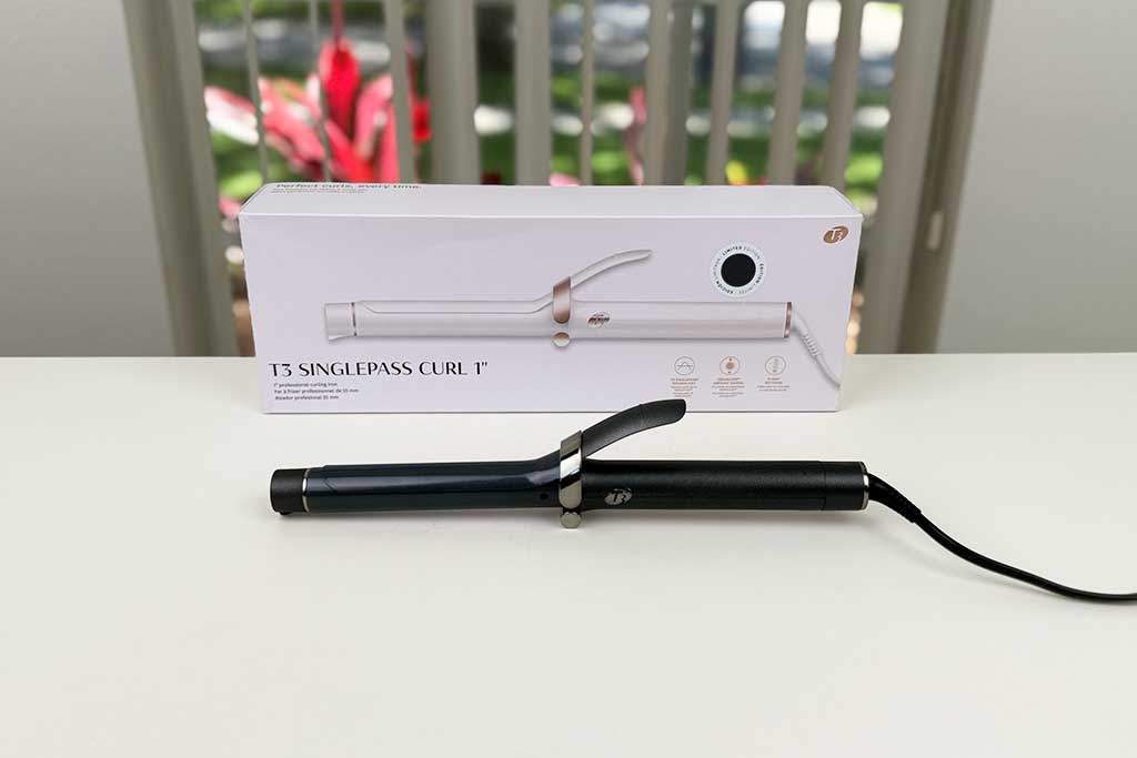 T3 SinglePass Curl curling iron tested at BeautiLAB Studio for performance, heat stability, and ergonomics